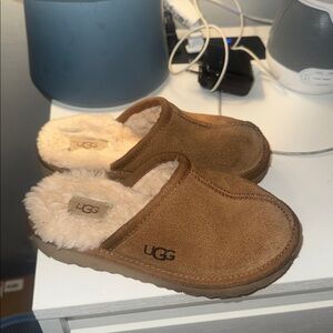 UGG TODDLER Tan Suede Slip-On Slippers